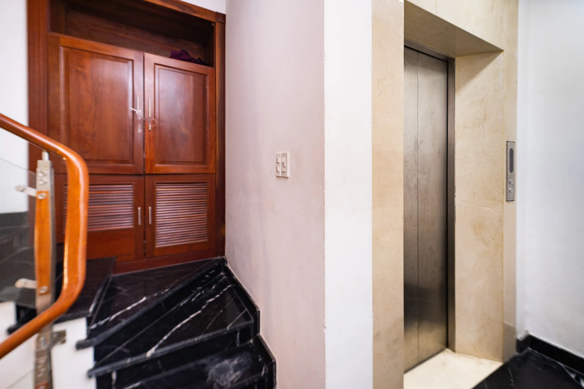 Spacious 2BR in D1 | Next to Zoo & History Museum