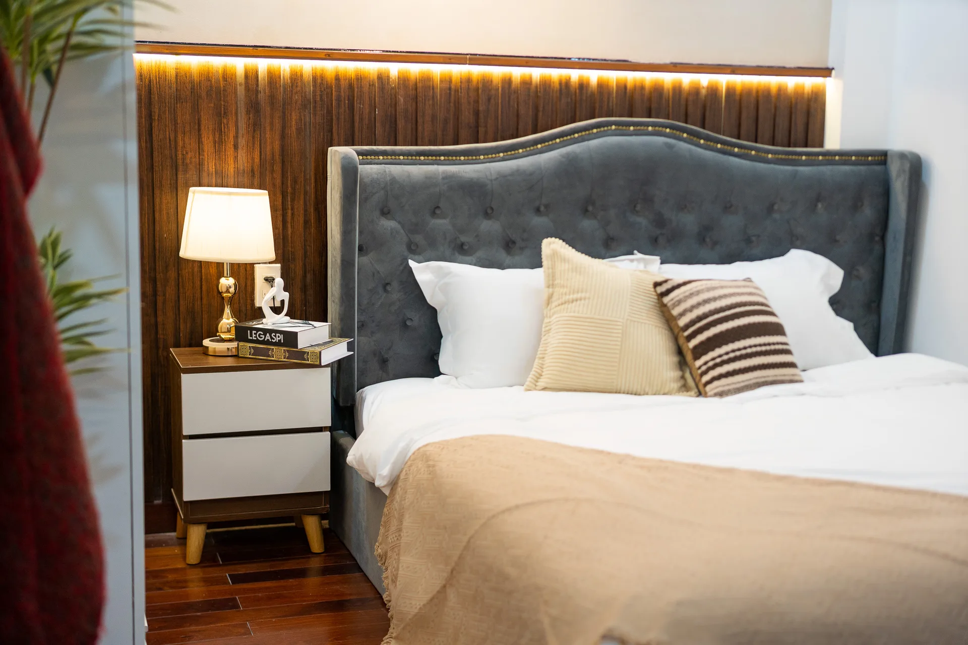 Spacious 2BR in D1 | Next to Zoo & History Museum