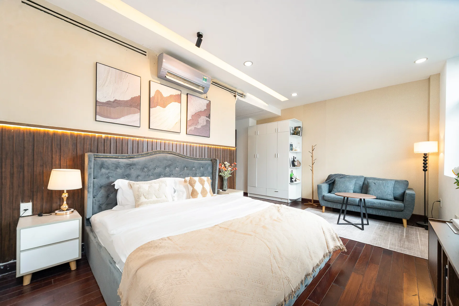 Spacious 2BR in D1 | Next to Zoo & History Museum