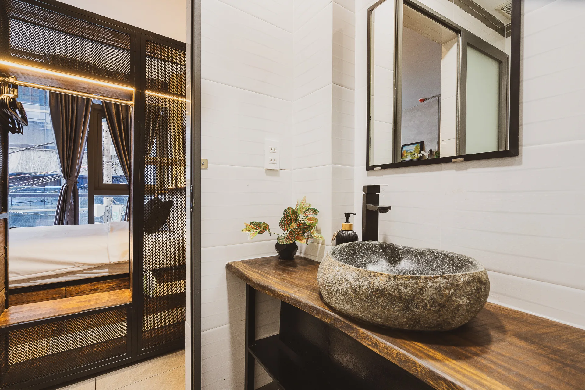 Modern Rustic D1 Studio | Ben Thanh Market & Metro