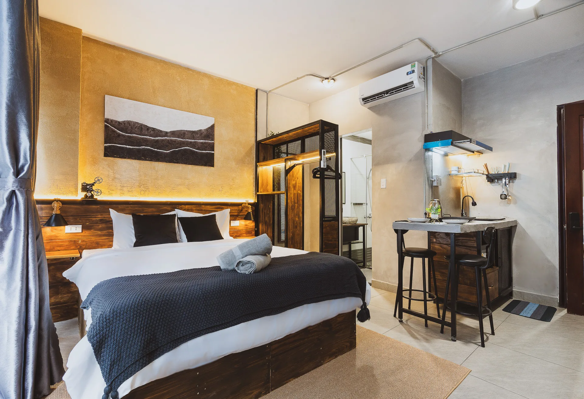 Modern Rustic D1 Studio | Ben Thanh Market & Metro