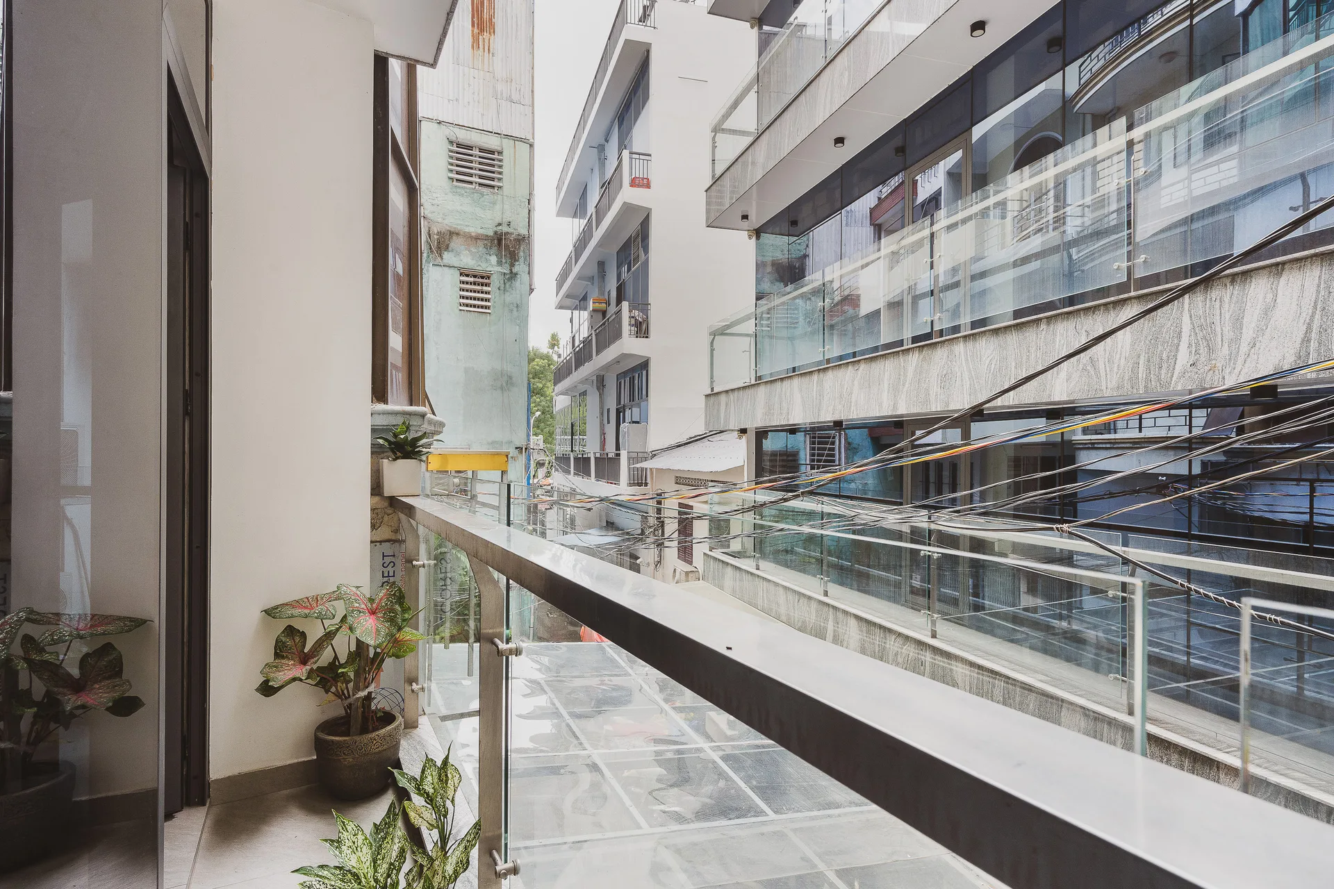 Modern Rustic D1 Studio | Ben Thanh Market & Metro