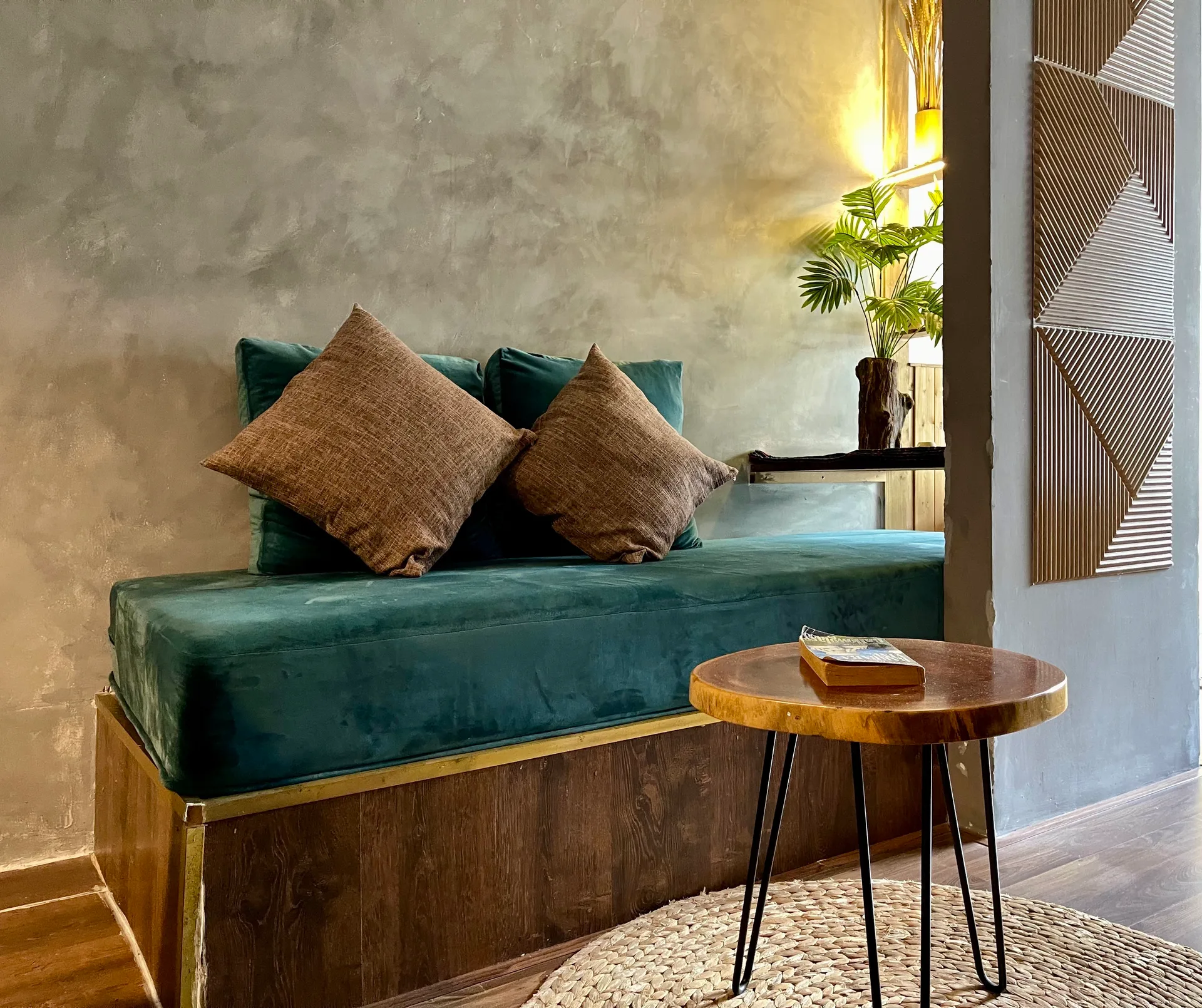 Spacious Stylish Balcony Studio @ Ben Thanh D1