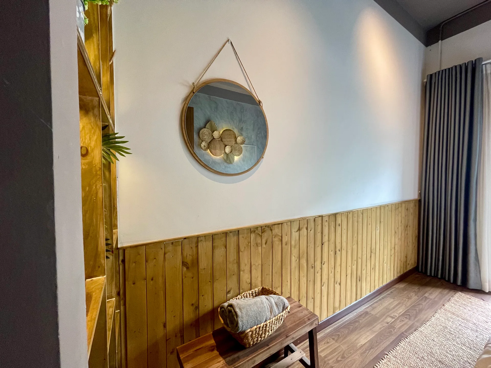Spacious Stylish Balcony Studio @ Ben Thanh D1