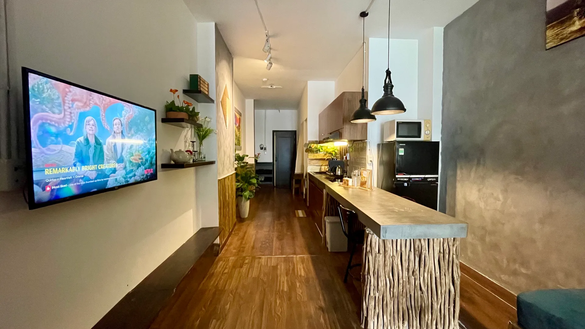 Spacious Stylish Balcony Studio @ Ben Thanh D1